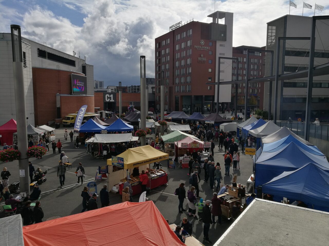 Wemmin alueen vieressä on Paviljonki hotelli